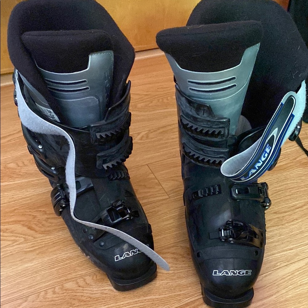 Lange Black and Gray Ski Boots